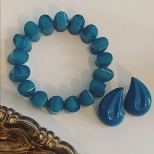 Vintage blue lucite bracelet &teardrop earring set
